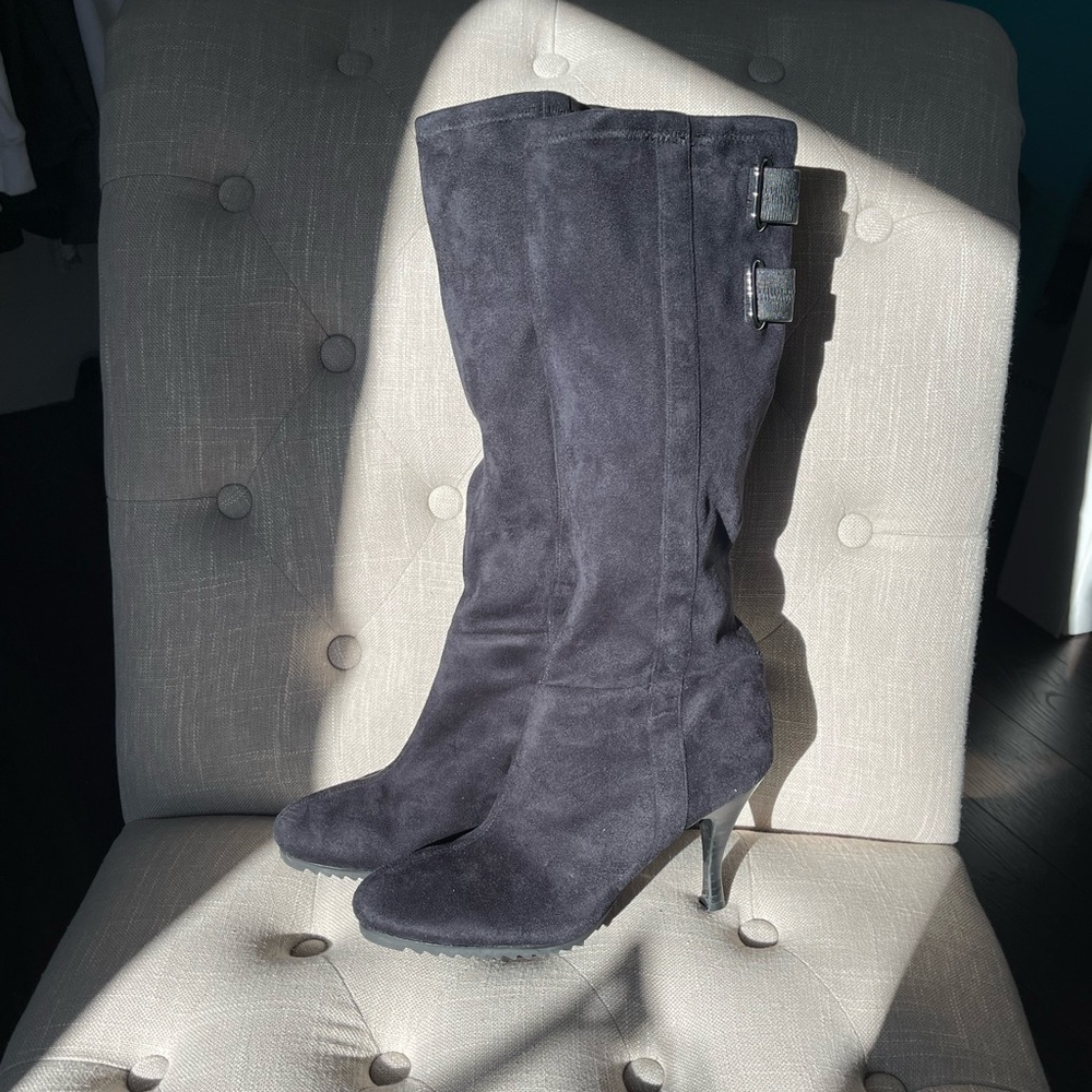 New! BCBG Woman Heeled Suede Black Boots. 9.5 - Picture 8 of 10